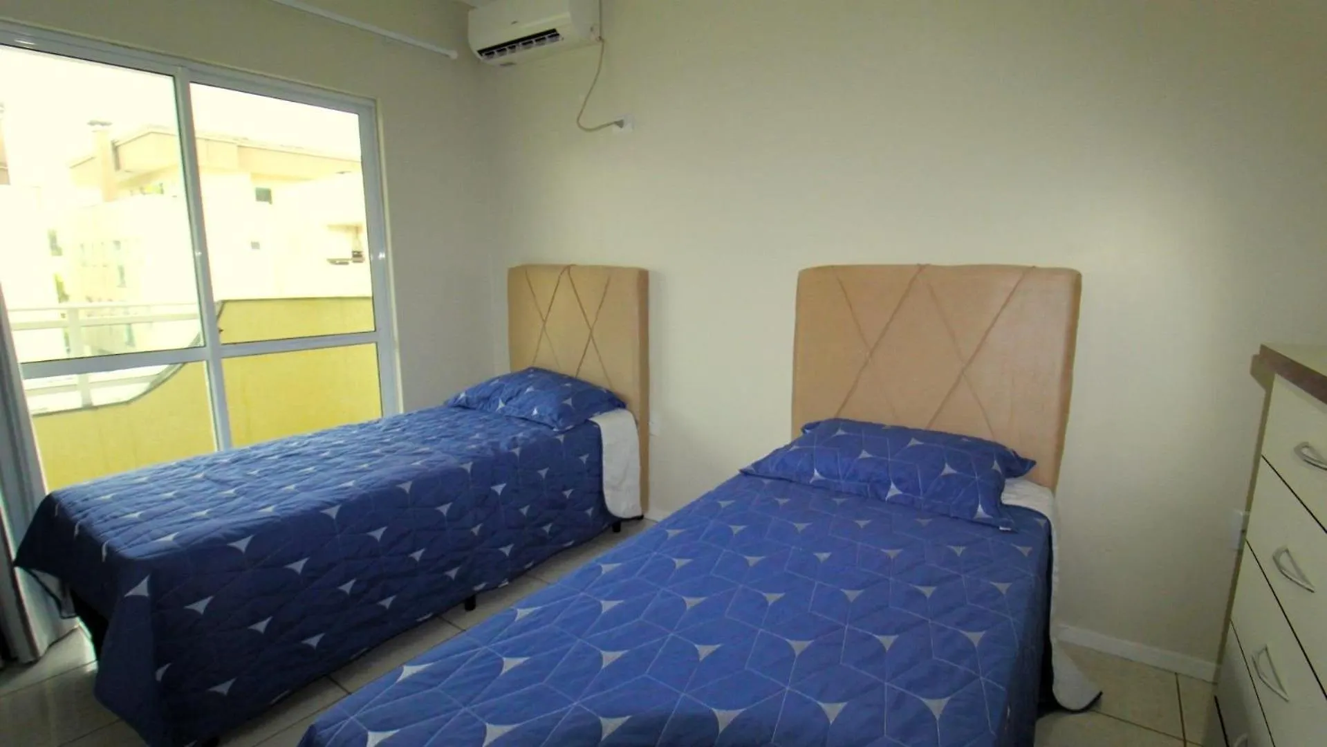 1014 - Apartamento No Centro De Bombinhas 0*,  Brazil