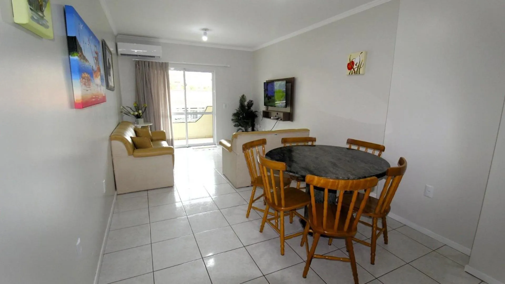 1014 - Apartamento No Centro De Bombinhas 0*,  Brazil
